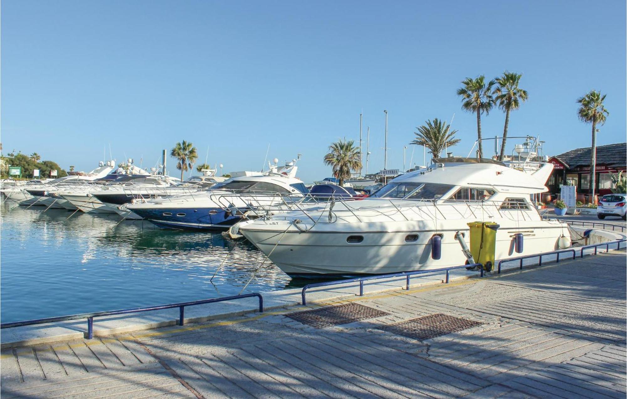 Stunning Apartment In Marbella With Swimming Pool エクステリア 写真