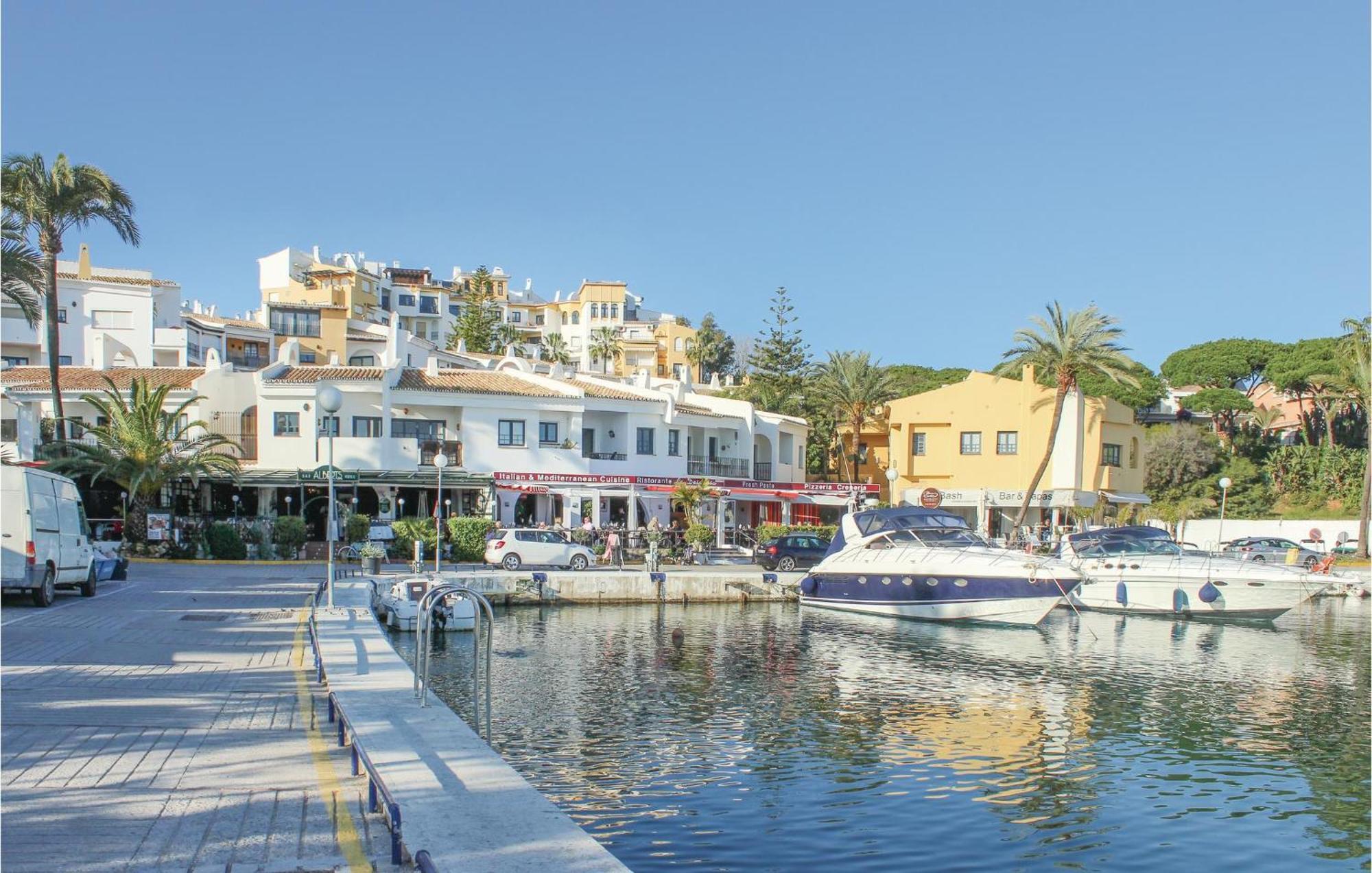 Stunning Apartment In Marbella With Swimming Pool エクステリア 写真